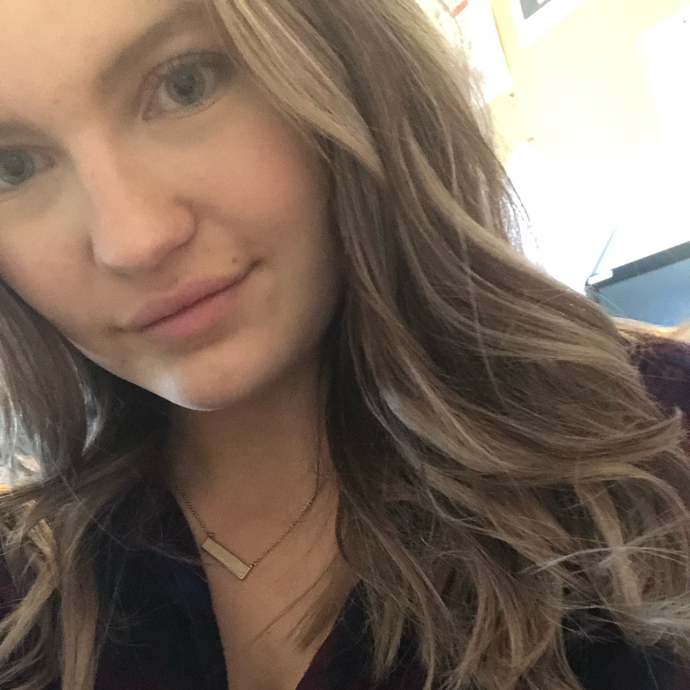 Meet your Posher, Caitlin